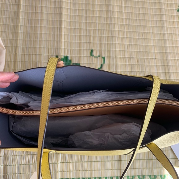 Brand new Tory Burch tote, new without tag. - Picture 3 of 8